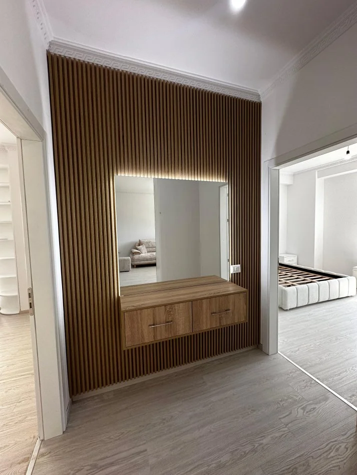 Tirane, jepet me qera apartament 2+1+Ballkon , 106 m² (Ish fusha aviacionit)