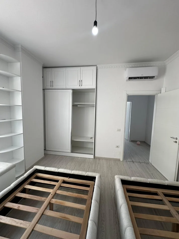 Tirane, jepet me qera apartament 2+1+Ballkon , 106 m² (Ish fusha aviacionit)