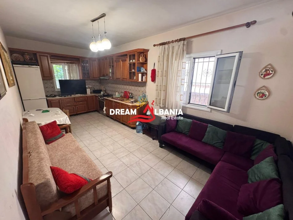 Tirane, jepet me qera apartament 3+1 Kati 1, 150 m² 500 € (tek Kodra e Priftit , prane Universitetit Europian)