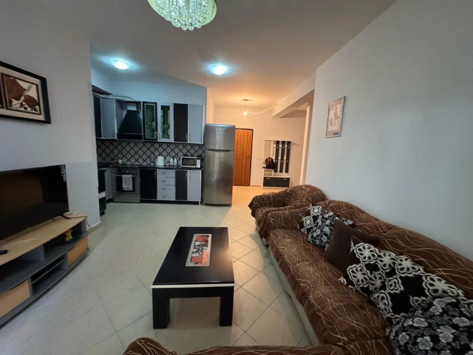 Tirane, jap me qera apartament 2+1+Ballkon Kati 2, 95 m² 400 € (rruga tre deshmoret)