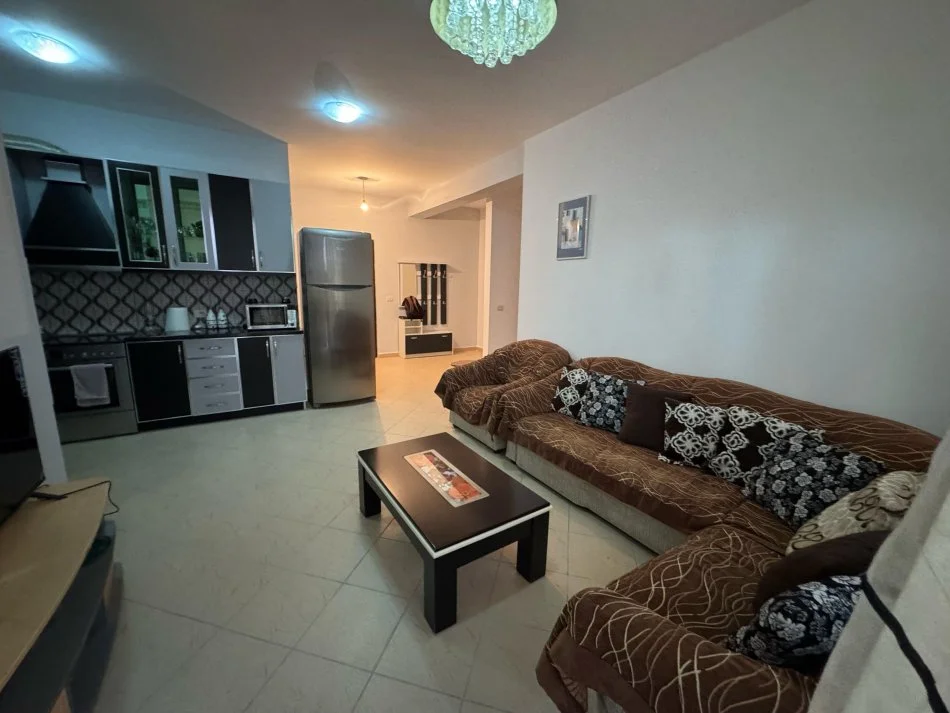 Tirane, jap me qera apartament 2+1+Ballkon Kati 2, 95 m² 400 € (rruga tre deshmoret)