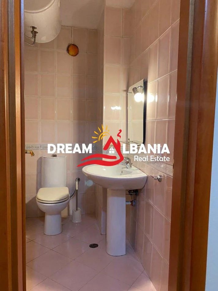 Tirane, jepet me qera apartament 1+1 Kati 5, 65 m² 800 € (tek Stadiumi Arena)