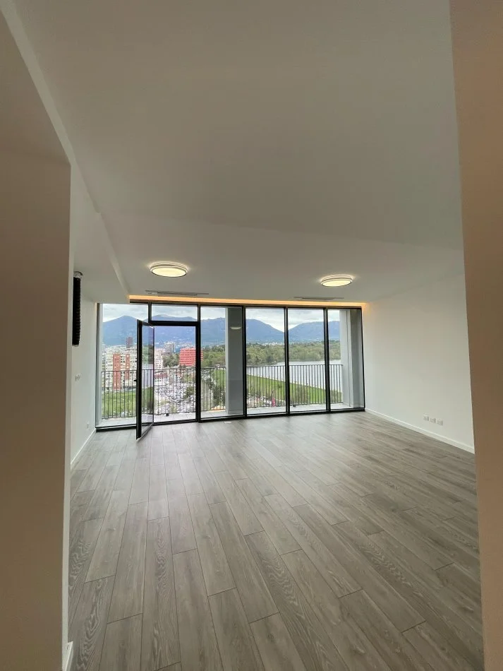 Tirane, jepet me qera apartament 3+1 Kati 1, 108 m² 1.500 € (lake view)