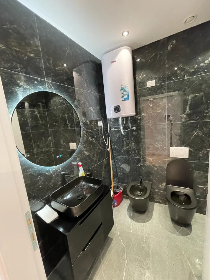 Tirane, jepet me qera apartament 3+1 Kati 1, 108 m² 1.500 € (lake view)