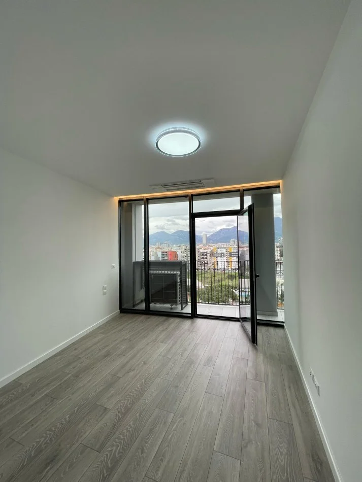 Tirane, jepet me qera apartament 3+1 Kati 1, 108 m² 1.500 € (lake view)