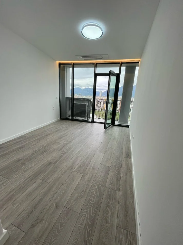Tirane, jepet me qera apartament 3+1 Kati 1, 108 m² 1.500 € (lake view)