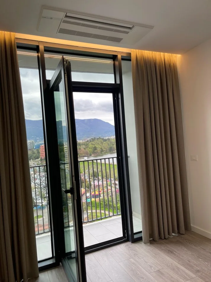 Tirane, jepet me qera apartament 3+1 Kati 1, 108 m² 1.500 € (lake view)