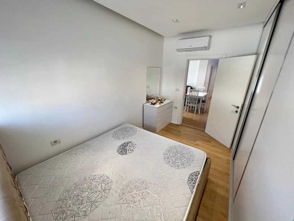 Tirane, jap me qera apartament 2+1+Ballkon Kati 2, 80 m² 600 € (rruga hamdi pepo selite)
