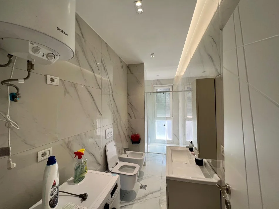 Tirane, jap me qera apartament 2+1+Ballkon Kati 2, 80 m² 600 € (rruga hamdi pepo selite)