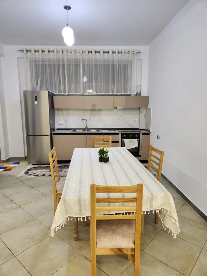 Tirane, jepet me qera apartament 1+1+Ballkon Kati 1, 80 m² 450 € (Ali Demi)
