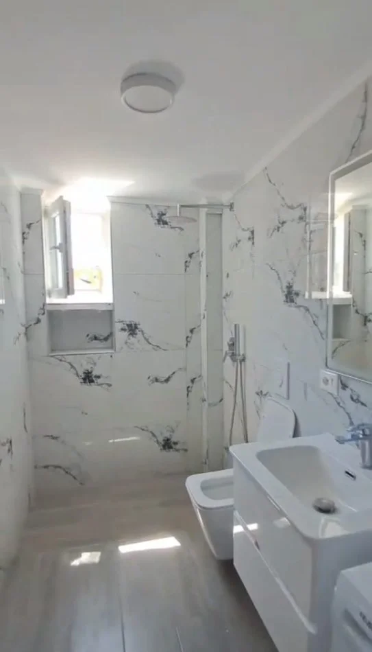 Tirane, jepet me qera apartament 2+1+Ballkon Kati 3, 80 m² 600 € (ASIM VOKSHI)