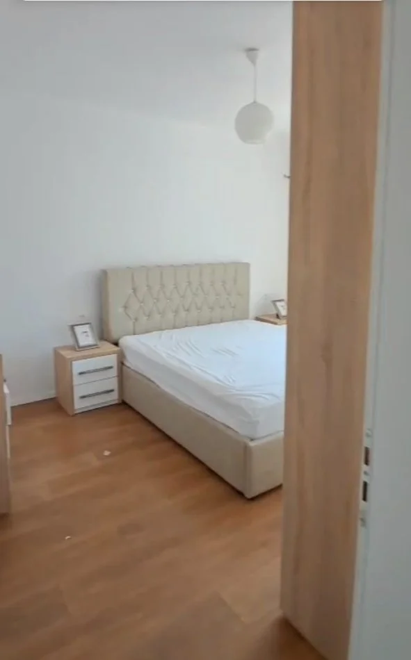 Tirane, jepet me qera apartament 2+1+Ballkon Kati 3, 80 m² 600 € (ASIM VOKSHI)