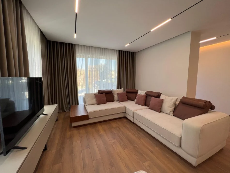 Tirane, jap me qera Vile 3 Katshe Kati 0, 400 m² 4.000 € (rruga liqeni i thate)