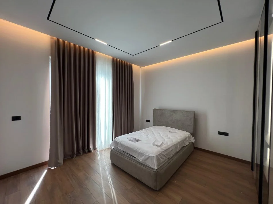 Tirane, jap me qera Vile 3 Katshe Kati 0, 400 m² 4.000 € (rruga liqeni i thate)