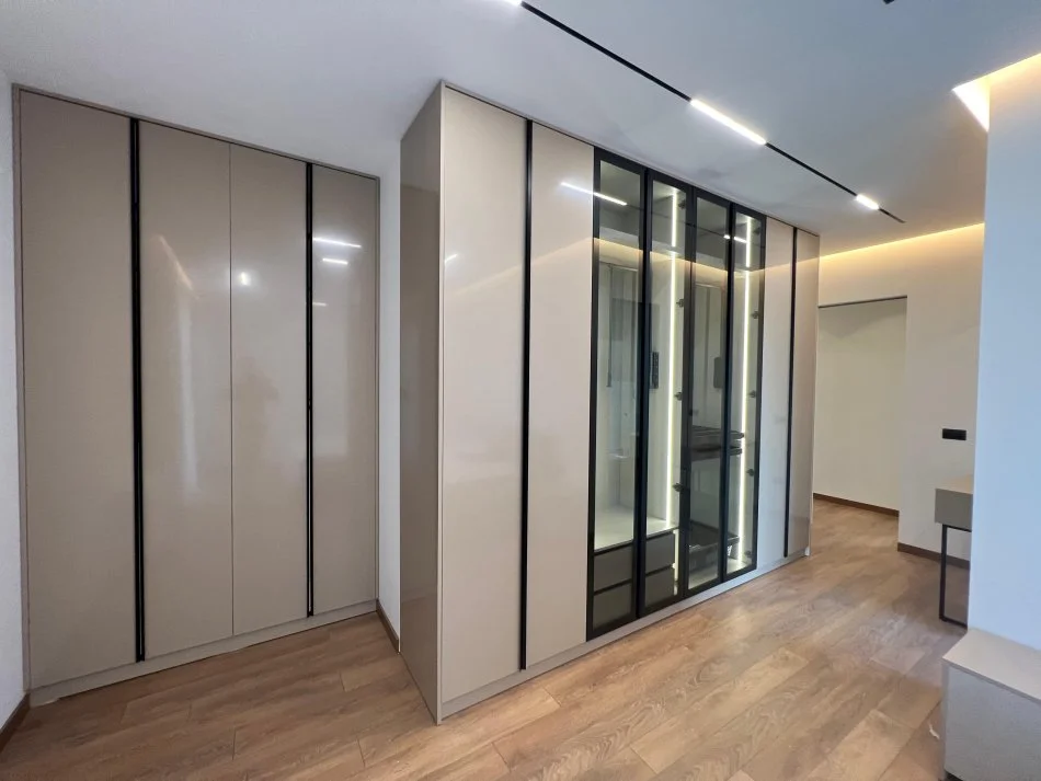 Tirane, jap me qera Vile 3 Katshe Kati 0, 400 m² 4.000 € (rruga liqeni i thate)