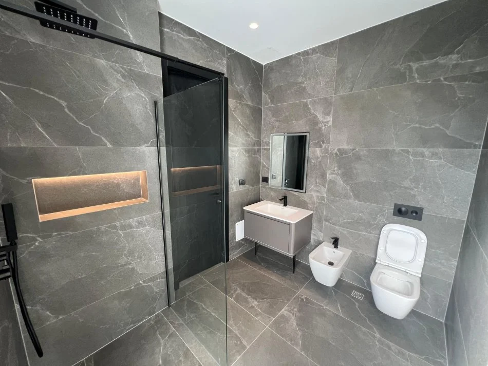 Tirane, jap me qera Vile 3 Katshe Kati 0, 400 m² 4.000 € (rruga liqeni i thate)