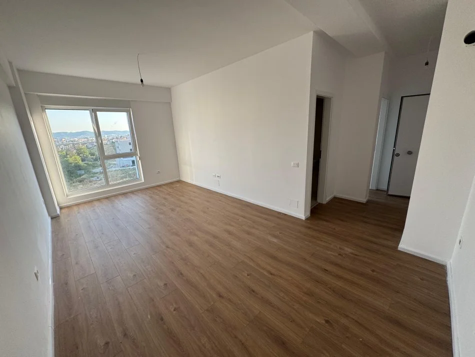 Tirane, jap me qera apartament 1+1 Kati 1, 60 m² 200 € (rruga muhamed deliu , fresk)