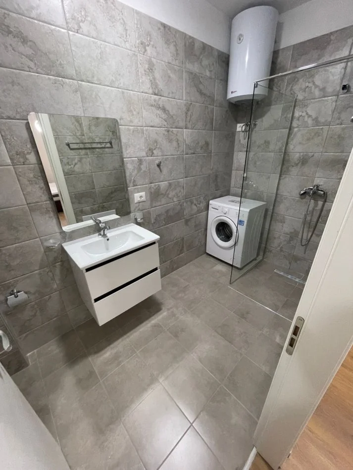 Tirane, jepet me qera apartament 2+1+Ballkon Kati 8, 100 m² 650 € (Don Bosko)