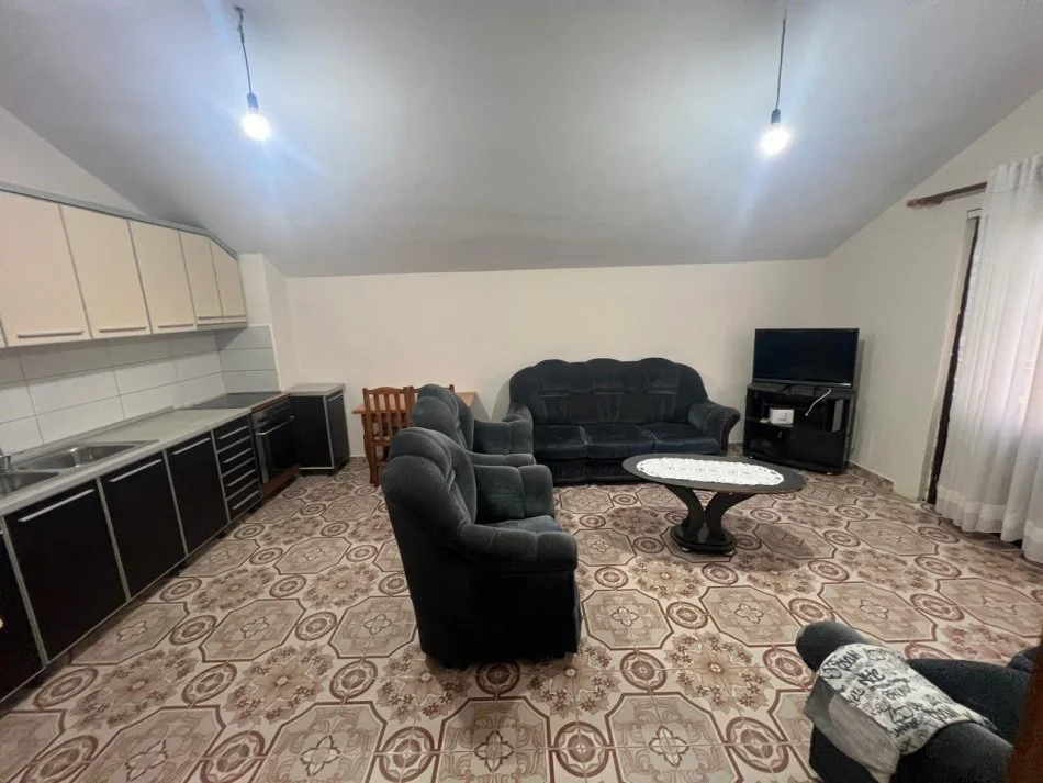 Tirane, jepet me qera apartament 2+1+Ballkon Kati 3, 130 m² 410 € (DON BOSKO)