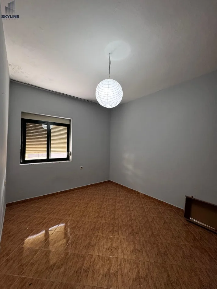 Tirane, jepet me qera apartament 3 Katshe Kati 3, 270 m² 1.800 € 