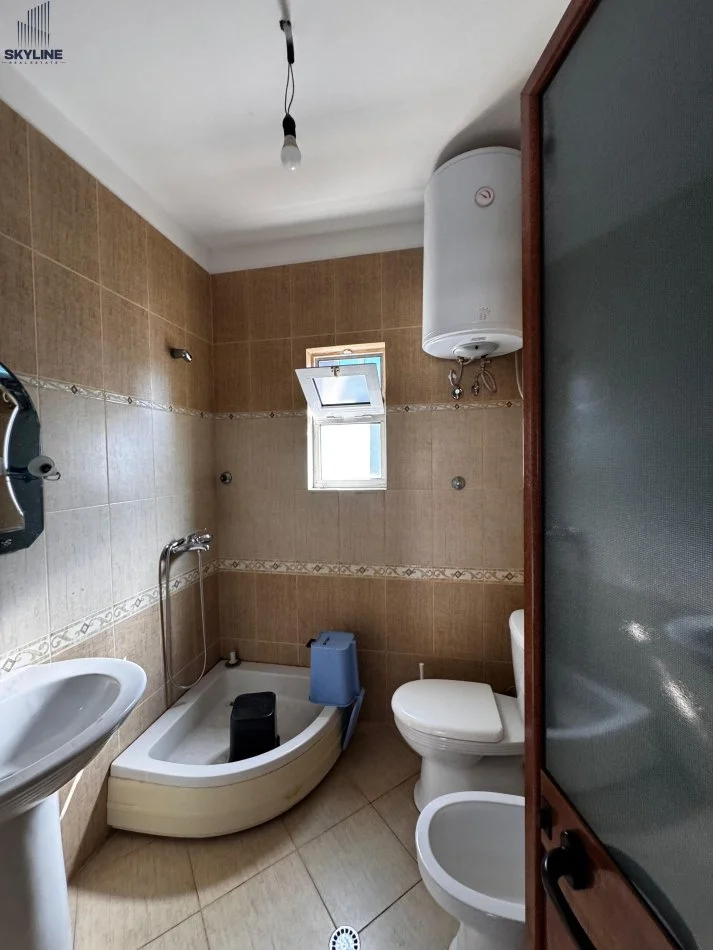 Tirane, jepet me qera apartament 3 Katshe Kati 3, 270 m² 1.800 € 