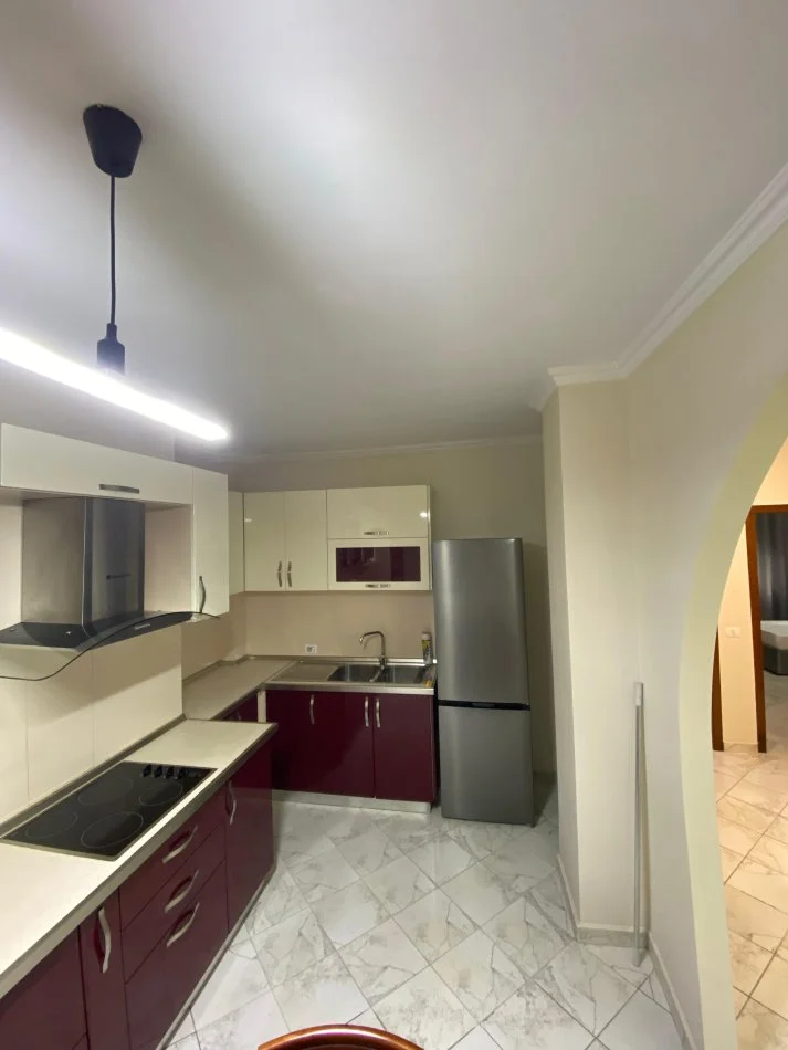 Tirane, jepet me qera apartament 2+1 Kati 3, 125 m² 700 € (Kompleksi Colombo)