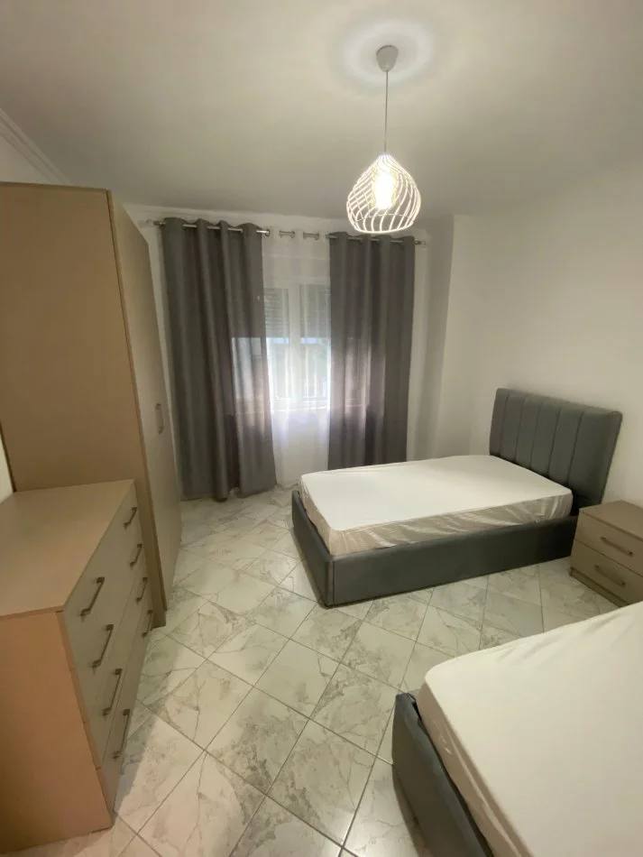 Tirane, jepet me qera apartament 2+1 Kati 3, 125 m² 700 € (Kompleksi Colombo)