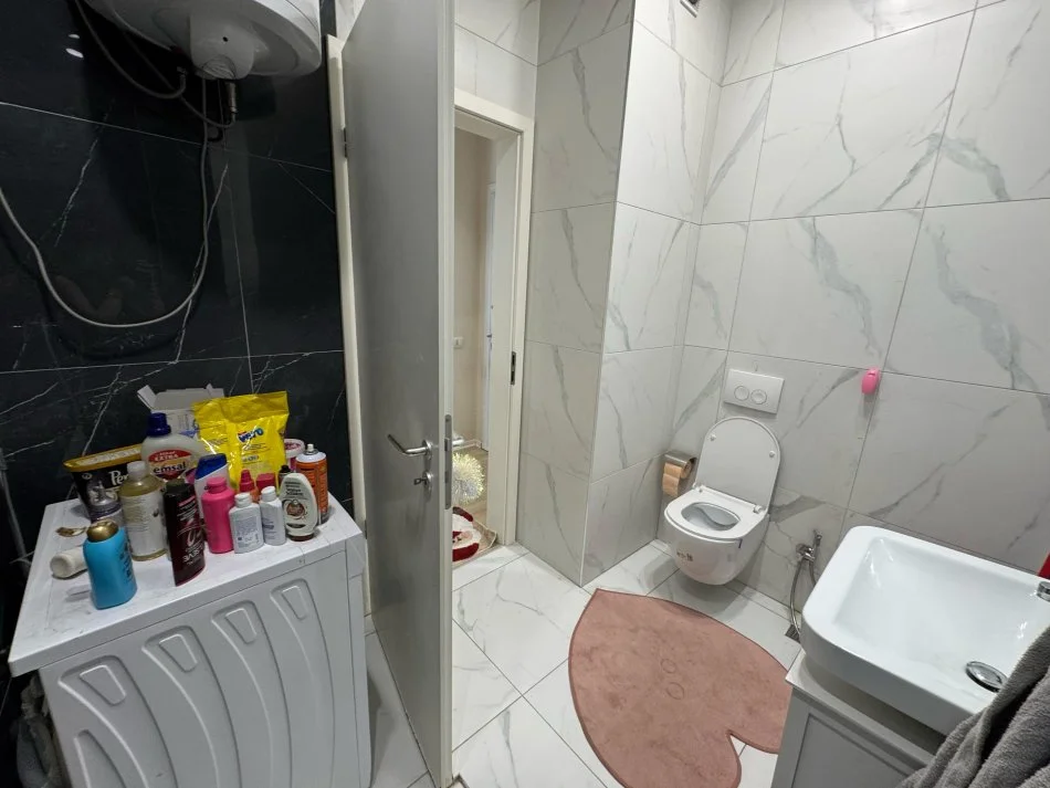 Tirane, jap me qera apartament 1+1+Ballkon Kati 9, 60 m² 550 € (rruga Artan Kenja kompleksi magnet)