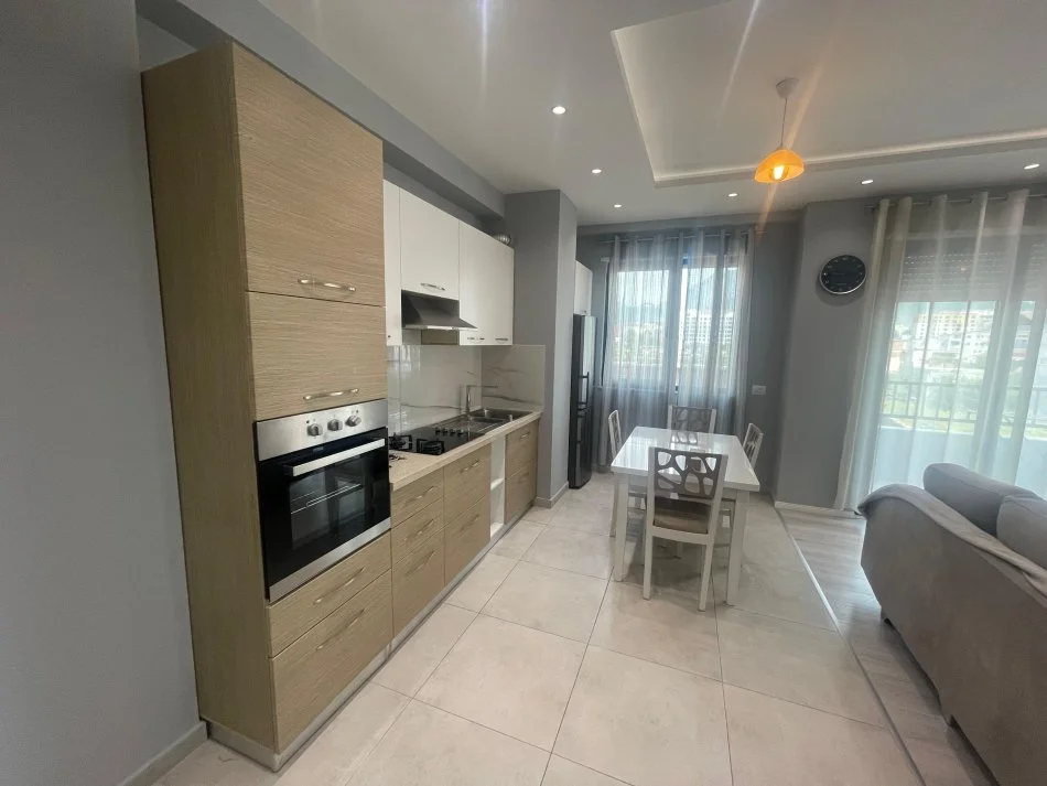 Tirane, jepet me qera apartament 1+1+Ballkon Kati 4, 75 m² 500 € 