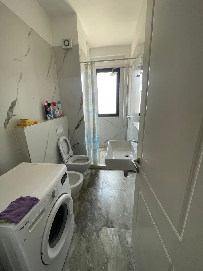 Tirane, jepet me qera apartament 1+1+Ballkon Kati 4, 75 m² 500 € 