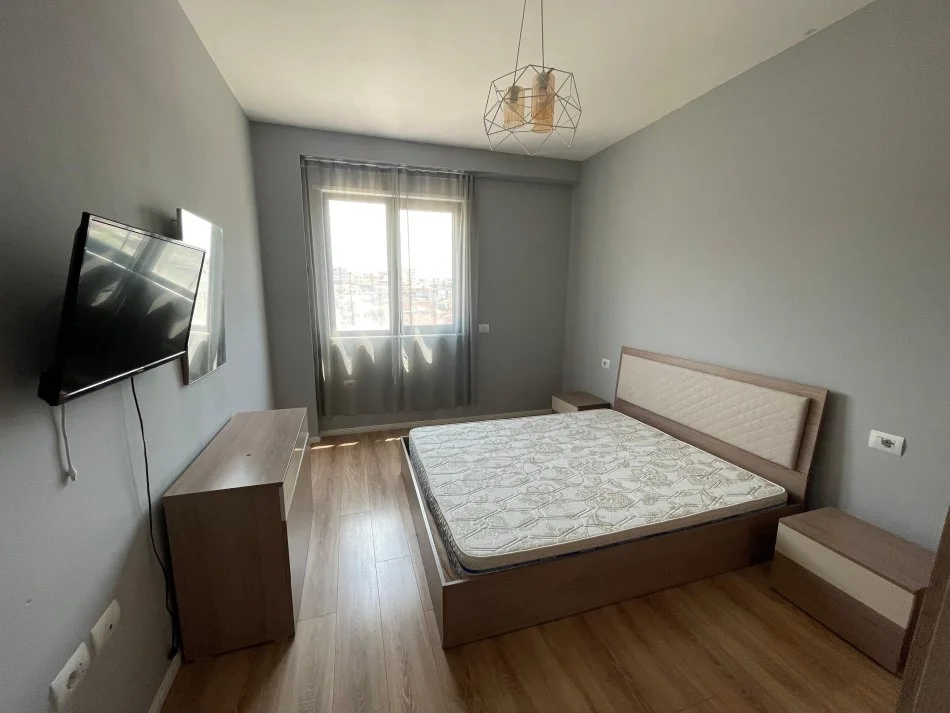 Tirane, jepet me qera apartament 1+1+Ballkon Kati 4, 75 m² 500 € 