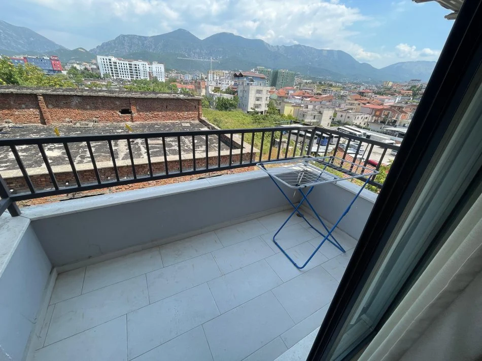 Tirane, jepet me qera apartament 1+1+Ballkon Kati 4, 75 m² 500 € 