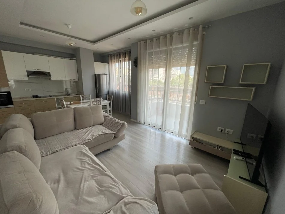 Tirane, jepet me qera apartament 1+1+Ballkon Kati 4, 75 m² 500 € 