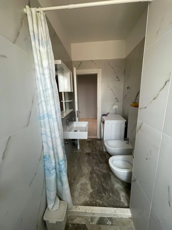 Tirane, jepet me qera apartament 1+1+Ballkon Kati 4, 75 m² 500 € 