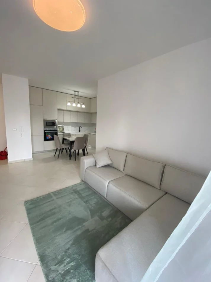 Tirane, jap me qera apartament 2+1+Ballkon Kati 6, 85 m² 700 € (rruga Karl Gega)
