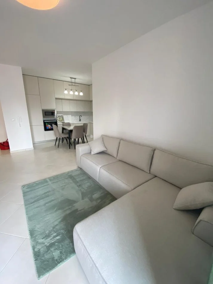 Tirane, jap me qera apartament 2+1+Ballkon Kati 6, 85 m² 700 € (rruga Karl Gega)