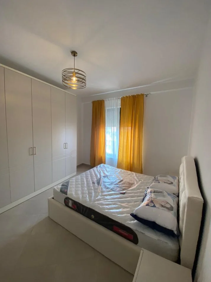 Tirane, jap me qera apartament 2+1+Ballkon Kati 6, 85 m² 700 € (rruga Karl Gega)