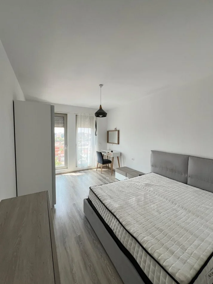 Tirane, jepet me qera apartament 2+1+Ballkon Kati 5, 1.100 €