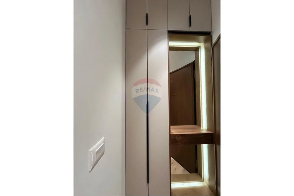 Tirane, jepet me qera apartament 3+1+Ballkon Kati 2, 150 m² 15.000 € (kika 2)