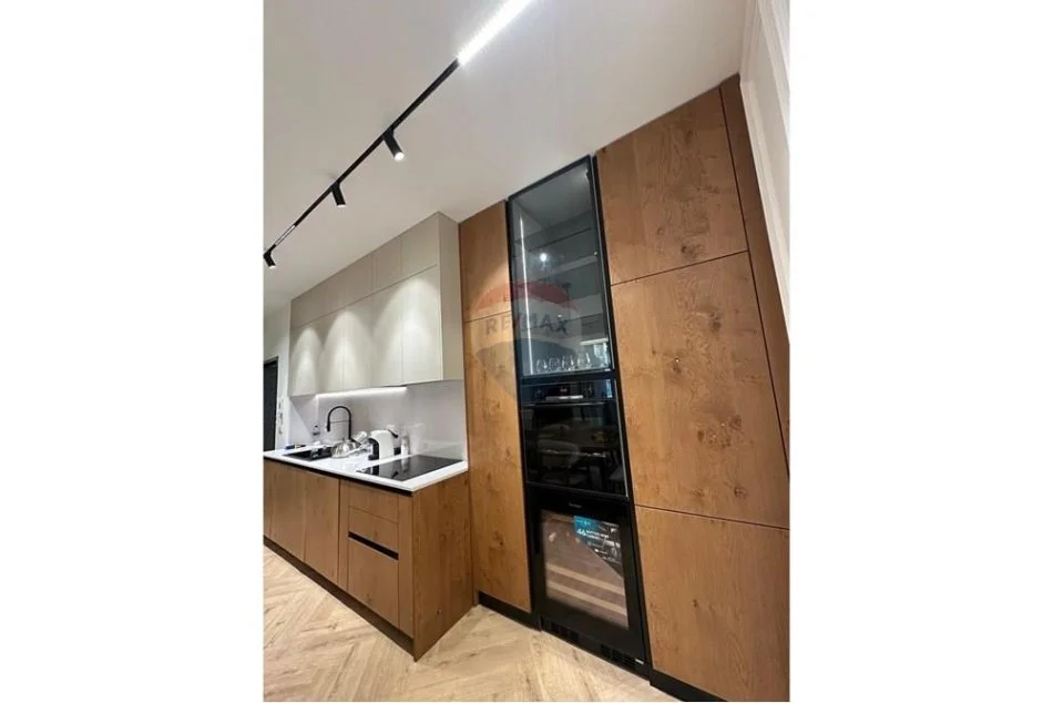 Tirane, jepet me qera apartament 3+1+Ballkon Kati 2, 150 m² 15.000 € (kika 2)