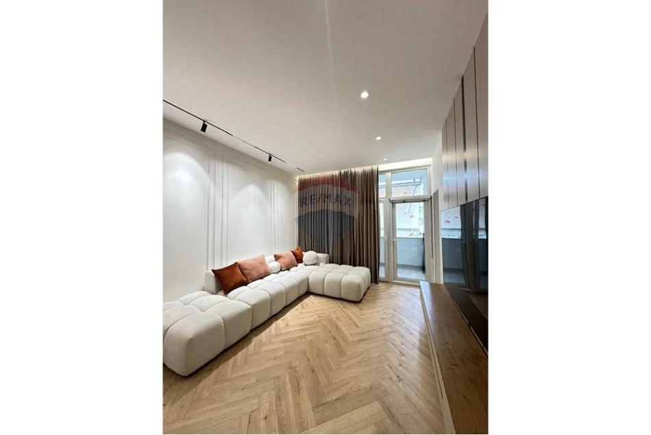 Tirane, jepet me qera apartament 3+1+Ballkon Kati 2, 150 m² 15.000 € (kika 2)