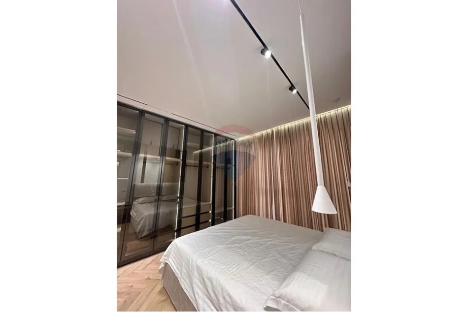 Tirane, jepet me qera apartament 3+1+Ballkon Kati 2, 150 m² 15.000 € (kika 2)