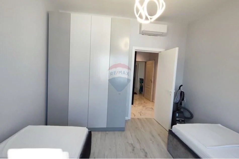 Tirane, jepet me qera apartament 2+1+Ballkon Kati 2, 119 m² 1.800 € (teg)