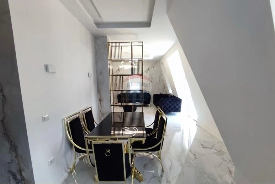 Tirane, jepet me qera apartament 2+1+Ballkon Kati 2, 119 m² 1.800 € (teg)