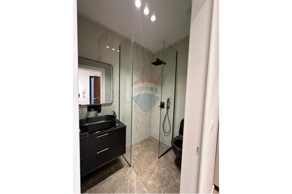 Tirane, jepet me qera apartament 2+1+Ballkon Kati 2, 119 m² 1.800 € (teg)