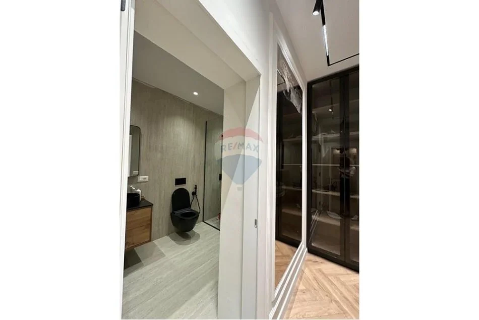 Tirane, jepet me qera apartament 2+1+Ballkon Kati 2, 119 m² 1.800 € (teg)