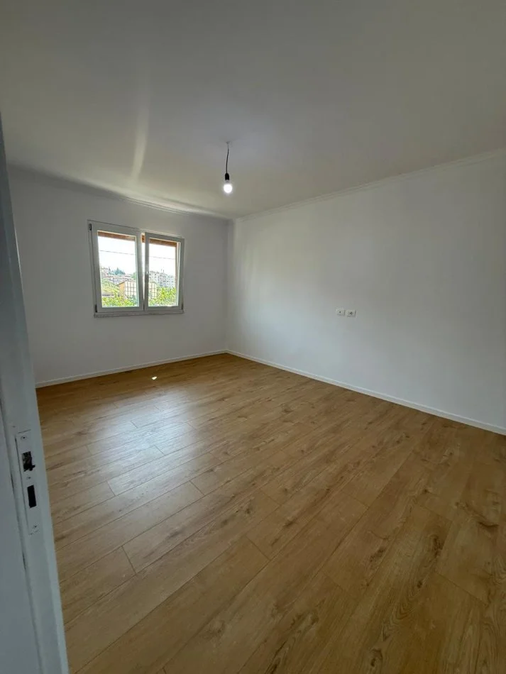 Tirane, shitet apartament 2+1 Kati 2, 72 m² 122.000 € (Ali Dem, prane Fax News)