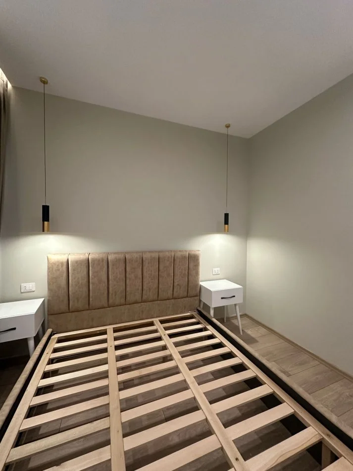 Tirane, jepet me qera apartament 1+1+Ballkon Kati 4, 67 m² 500 € (Bulevardi Kasharit Astir)