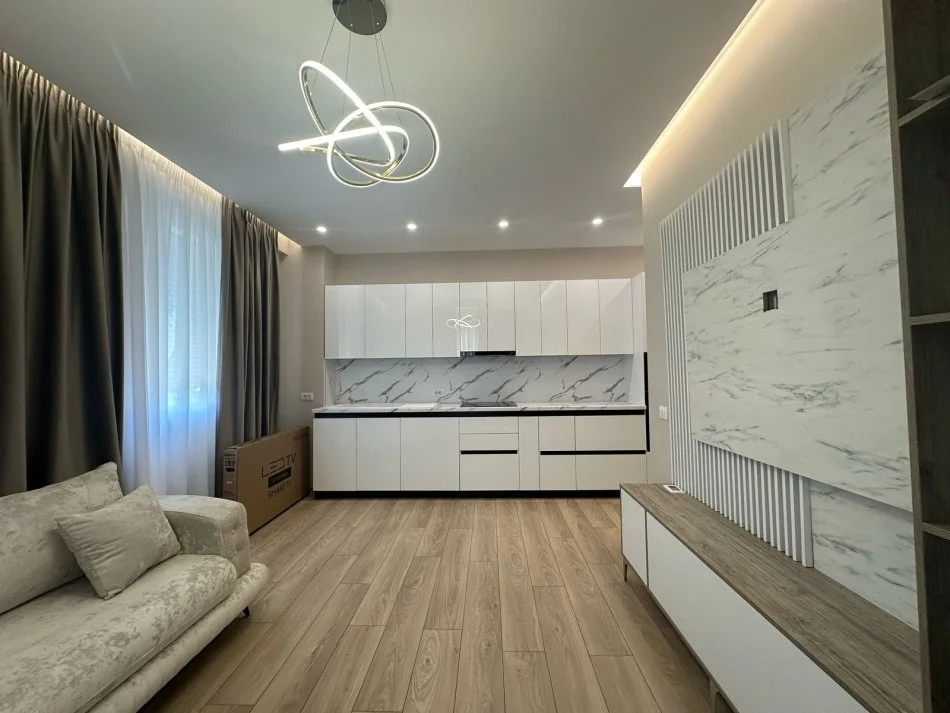 Tirane, jepet me qera apartament 1+1+Ballkon Kati 4, 67 m² 500 € (Bulevardi Kasharit Astir)