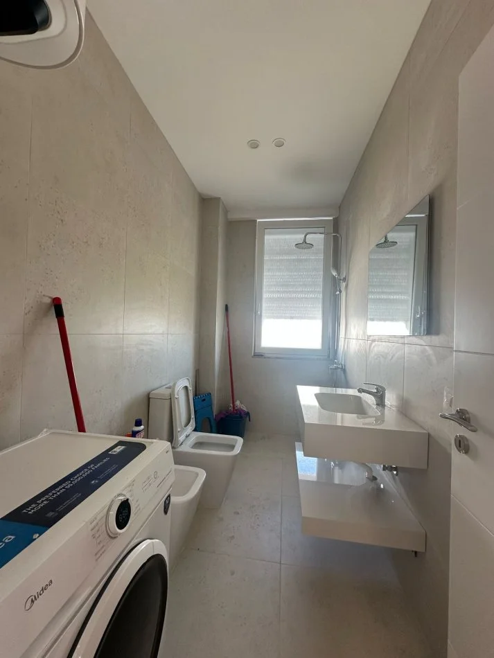 Tirane, jepet me qera apartament 1+1+Ballkon Kati 4, 67 m² 500 € (Bulevardi Kasharit Astir)